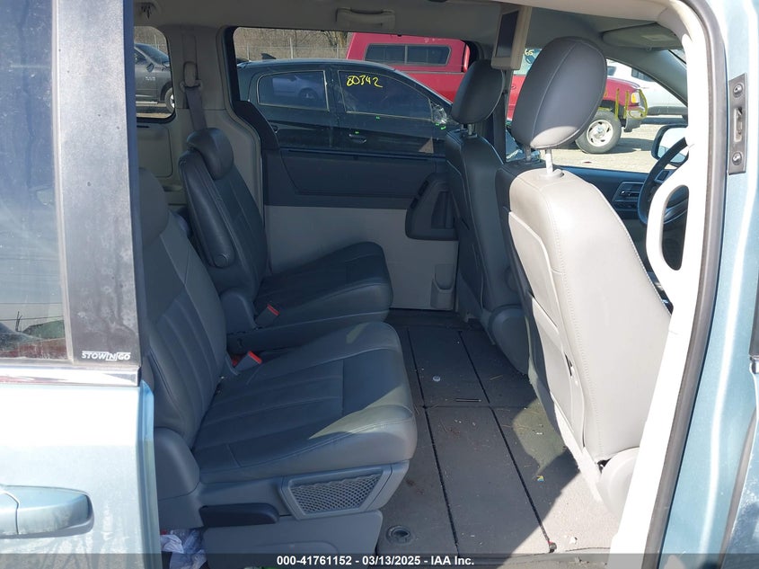 2008 CHRYSLER TOWN & COUNTRY VIN: 2A8HR54P98R818379