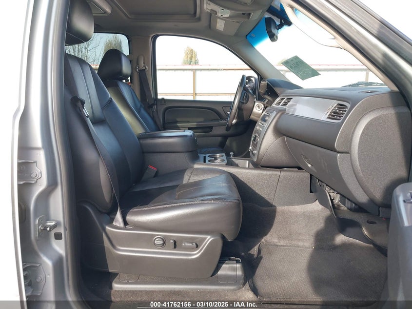 2010 CHEVROLET TAHOE VIN: 1GNUKBE08AR255662
