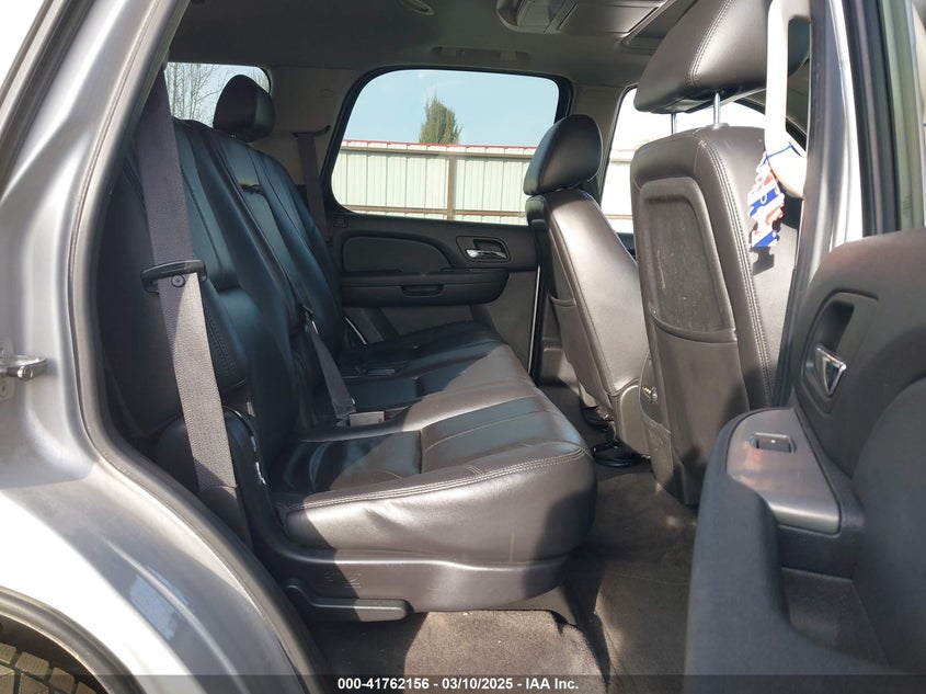 2010 CHEVROLET TAHOE VIN: 1GNUKBE08AR255662