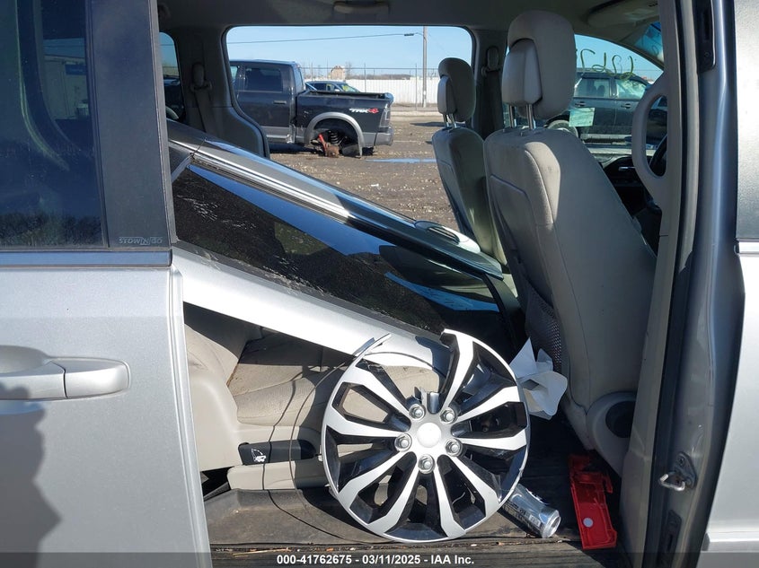 2011 Dodge Grand Caravan Crew VIN: 2D4RN5DG6BR741374 Lot: 41762675