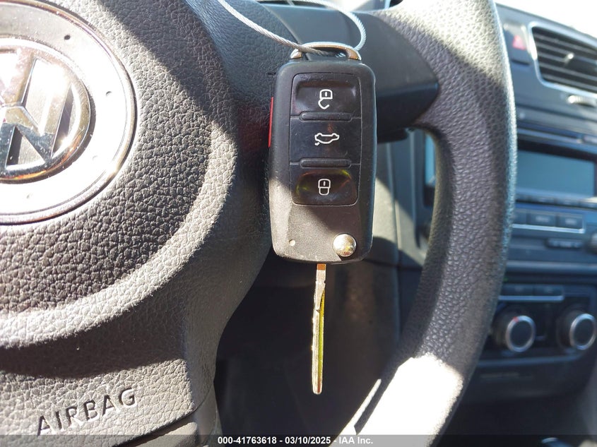 2013 VOLKSWAGEN GOLF VIN: WVWDB7AJ0DW116300