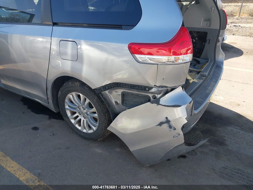 2011 TOYOTA SIENNA VIN: 5TDYK3DC4BS014986