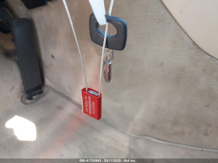 1992 Mercedes-Benz 400 E VIN: WDBEA34E1NB738281 Lot: 41763843