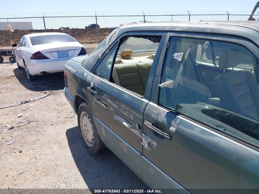 1992 Mercedes-Benz 400 E VIN: WDBEA34E1NB738281 Lot: 41763843