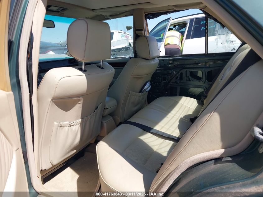 1992 Mercedes-Benz 400 E VIN: WDBEA34E1NB738281 Lot: 41763843