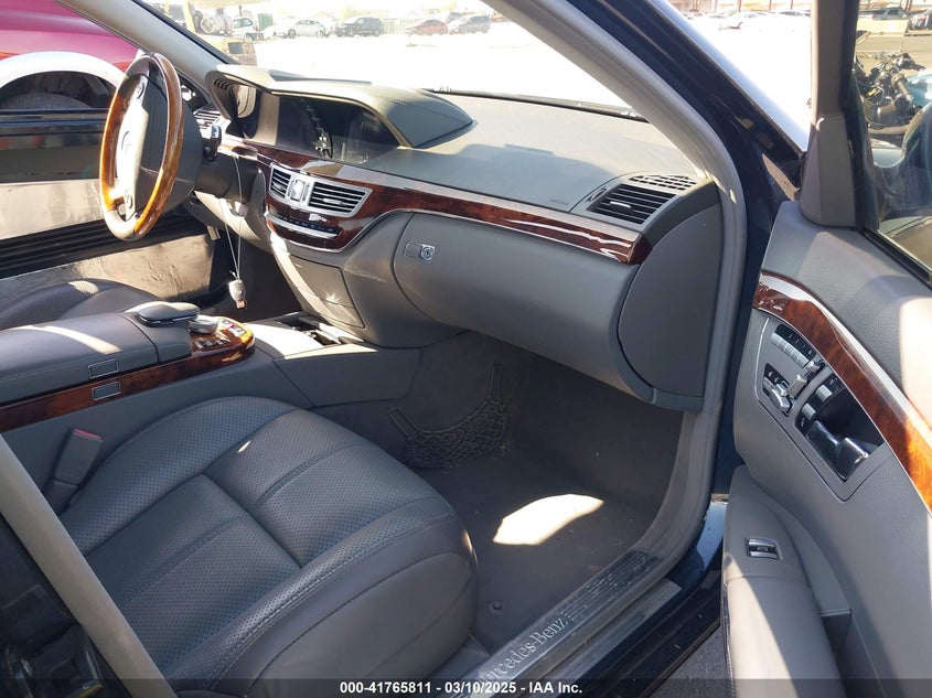 2007 MERCEDES-BENZ S 550 VIN: WDDNG71X57A102684