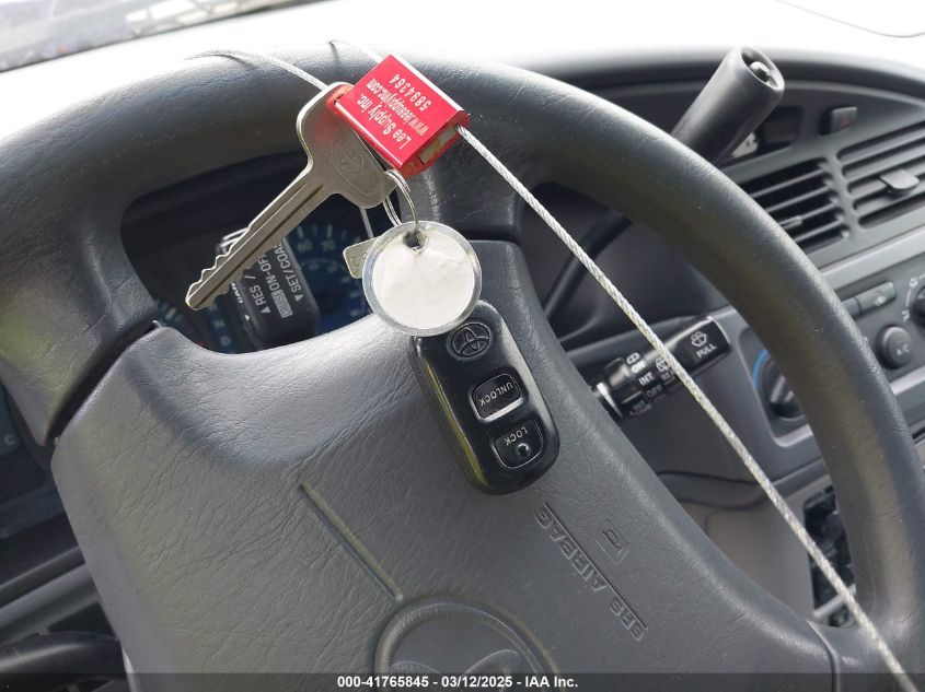 2002 Toyota Sienna Le VIN: 4T3ZF13C92U424583 Lot: 41765845