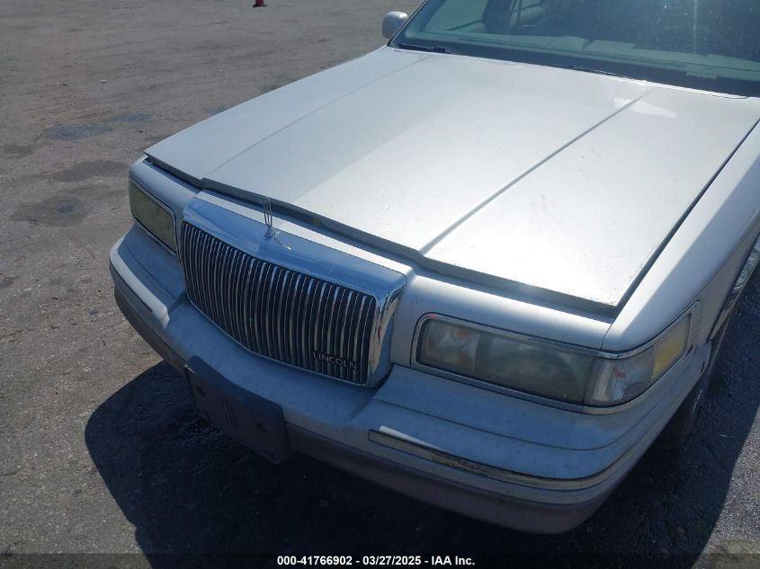 1995 Lincoln Town Car Cartier VIN: 1LNLM83W6SY735520 Lot: 41766902