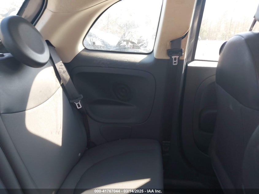 2015 FIAT 500 VIN: 3C3CFFAR1FT570309