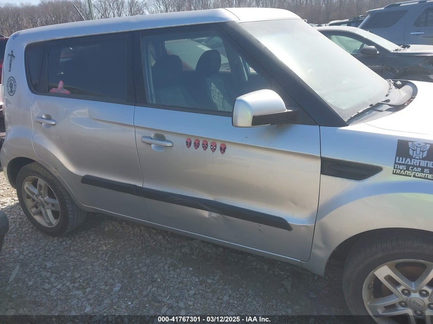 2011 Kia Soul + VIN: KNDJT2A29B7297772 Lot: 41767301