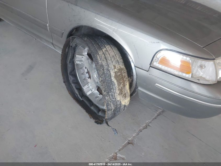 2000 Ford Crown Victoria Lx VIN: 2FAFP74W8YX142015 Lot: 41767918