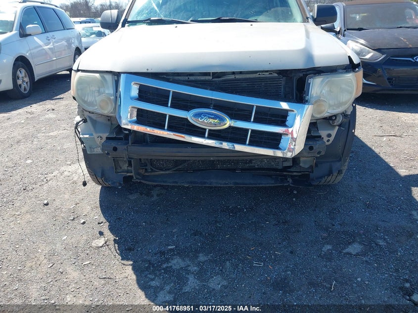 2008 FORD ESCAPE VIN: 1FMCU93198KC12899