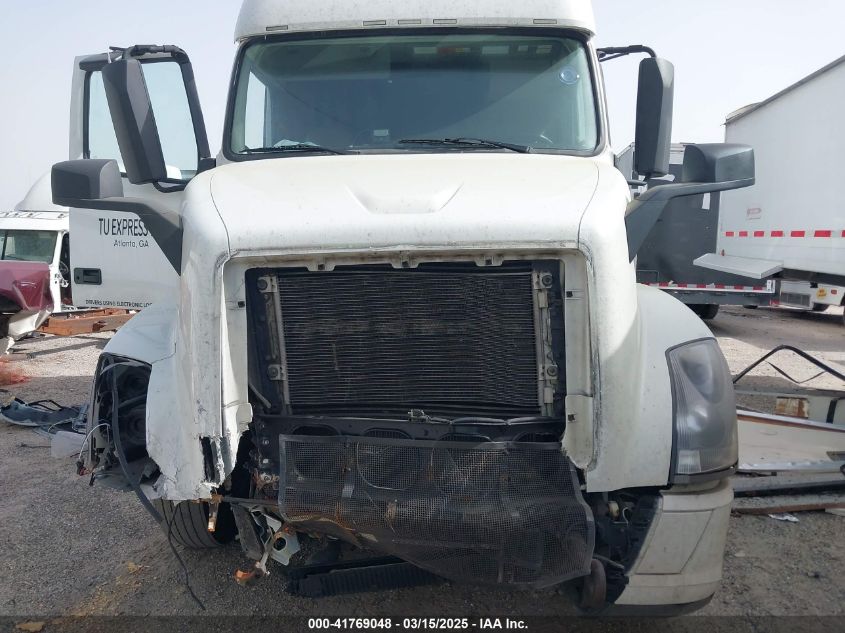 2018 Volvo Vnl VIN: 4V4NC9EG1JN999681 Lot: 42846025