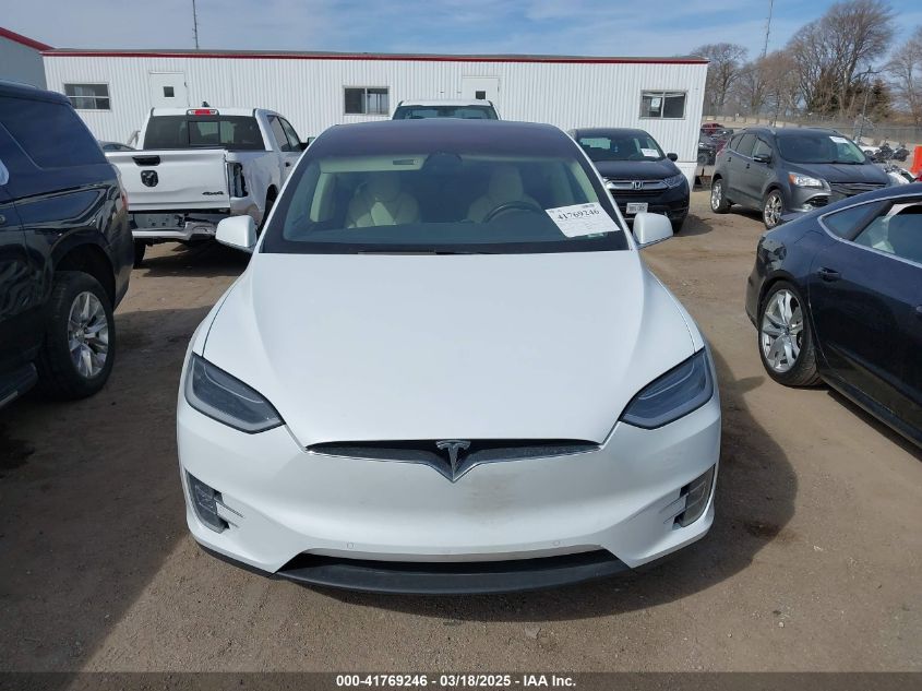 2018 Tesla Model X 100D/75D/P100D VIN: 5YJXCBE27JF121834 Lot: 41769246