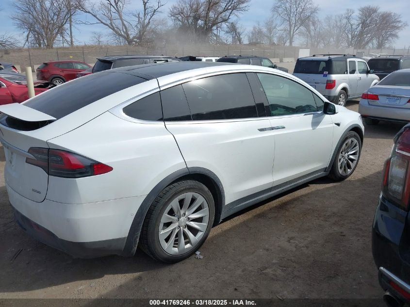 2018 Tesla Model X 100D/75D/P100D VIN: 5YJXCBE27JF121834 Lot: 41769246