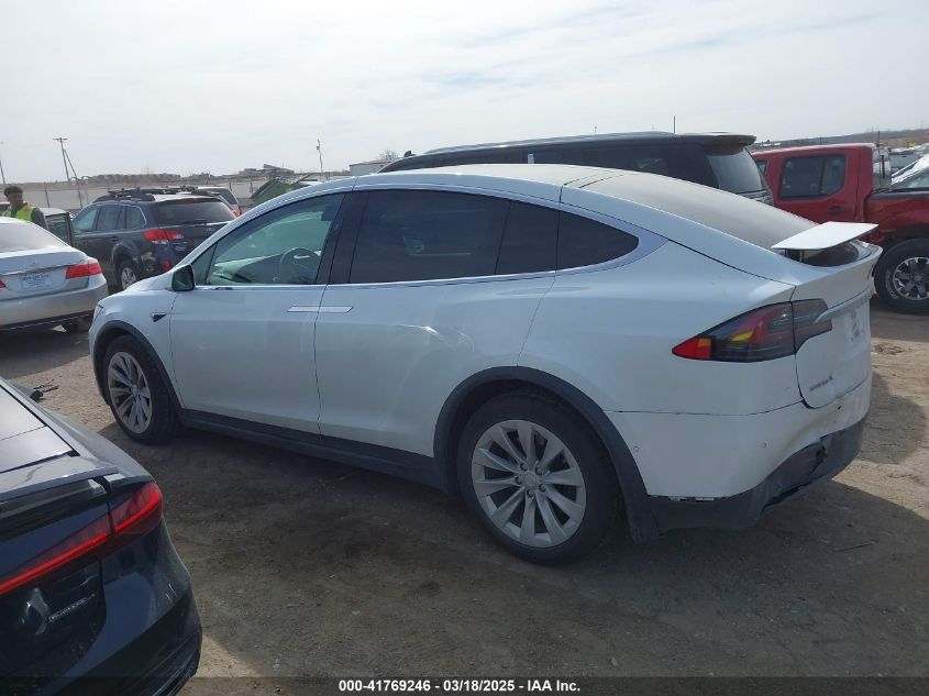 2018 Tesla Model X 100D/75D/P100D VIN: 5YJXCBE27JF121834 Lot: 41769246