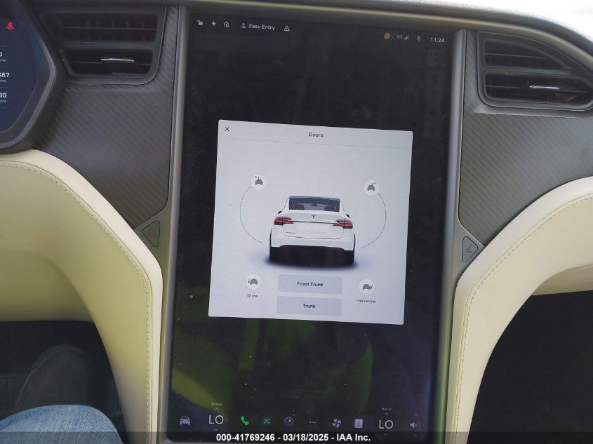 2018 Tesla Model X 100D/75D/P100D VIN: 5YJXCBE27JF121834 Lot: 41769246