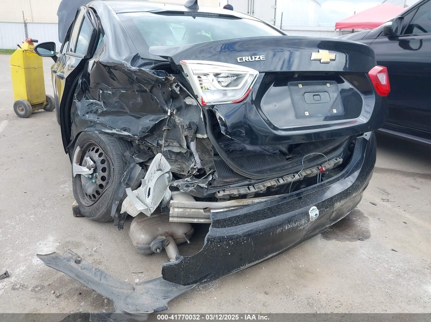 2017 CHEVROLET CRUZE VIN: 1G1BC5SM8H7144405