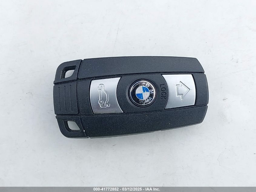 2006 BMW 325Xi VIN: WBAVD13526KV02817 Lot: 41772852