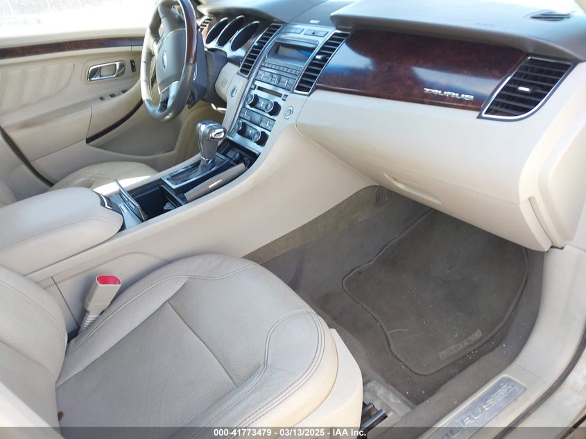 2010 FORD TAURUS VIN: 1FAHP2FW7AG105512