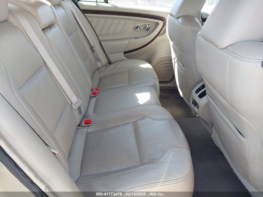 2010 FORD TAURUS VIN: 1FAHP2FW7AG105512