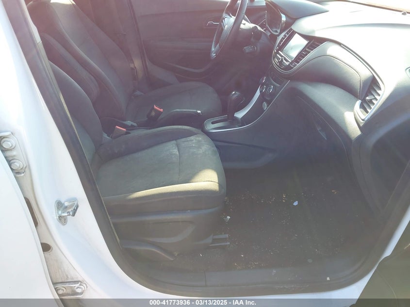 VIN KL7CJKSB3HB209072 2017 CHEVROLET TRAX LS
