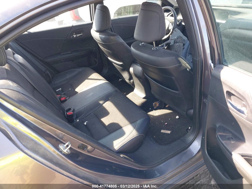 2017 HONDA ACCORD VIN: 1HGCR2F55HA281513