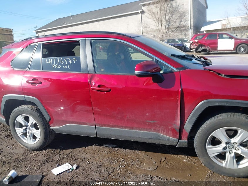 2019 TOYOTA RAV4 XLE - JTMP1RFV9KD038616