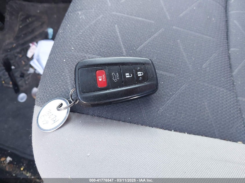 2019 TOYOTA RAV4 XLE - JTMP1RFV9KD038616