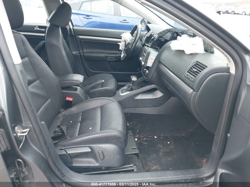 2010 VOLKSWAGEN JETTA VIN: 3VWRZ7AJ6AM111225