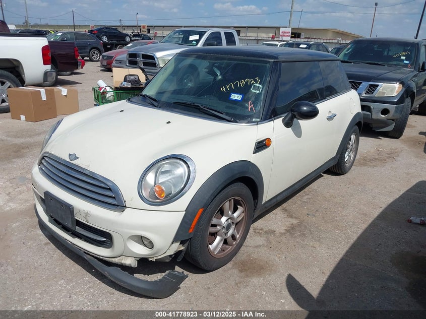 2011 MINI COOPER VIN: WMWSU3C56BT252789