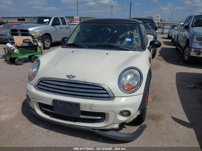 2011 MINI COOPER VIN: WMWSU3C56BT252789
