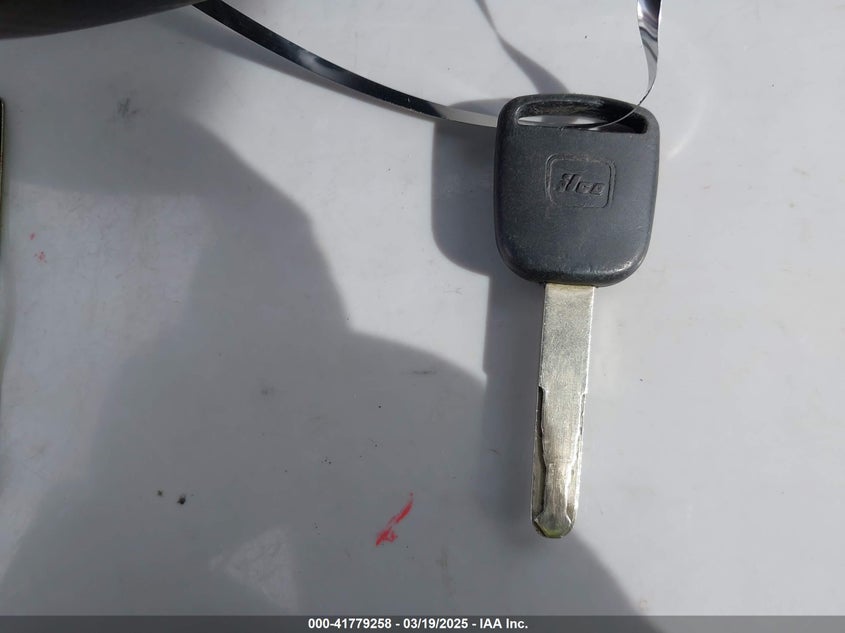 2010 HONDA FIT VIN: JHMGE8H22AS013146