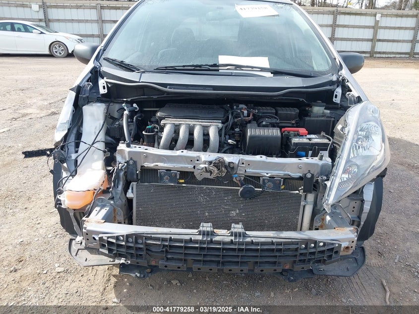 2010 HONDA FIT VIN: JHMGE8H22AS013146
