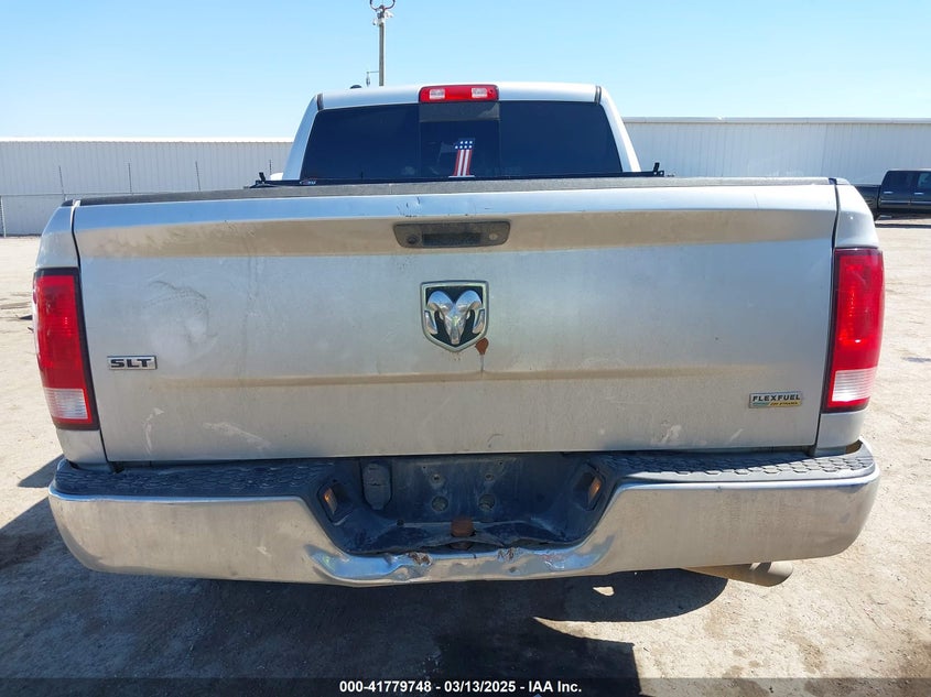 2018 RAM 1500 SLT  4X2 6'4 BOX - 1C6RR6GG7JS303857