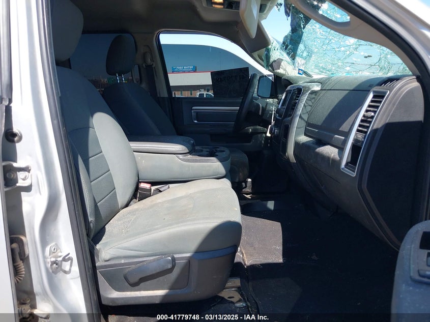 2018 RAM 1500 SLT  4X2 6'4 BOX - 1C6RR6GG7JS303857