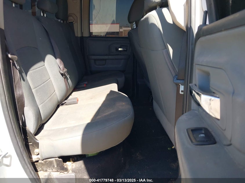 2018 RAM 1500 SLT  4X2 6'4 BOX - 1C6RR6GG7JS303857