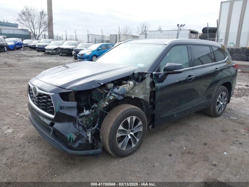 2022 TOYOTA HIGHLANDER XLE - 5TDGZRBH5NS591636