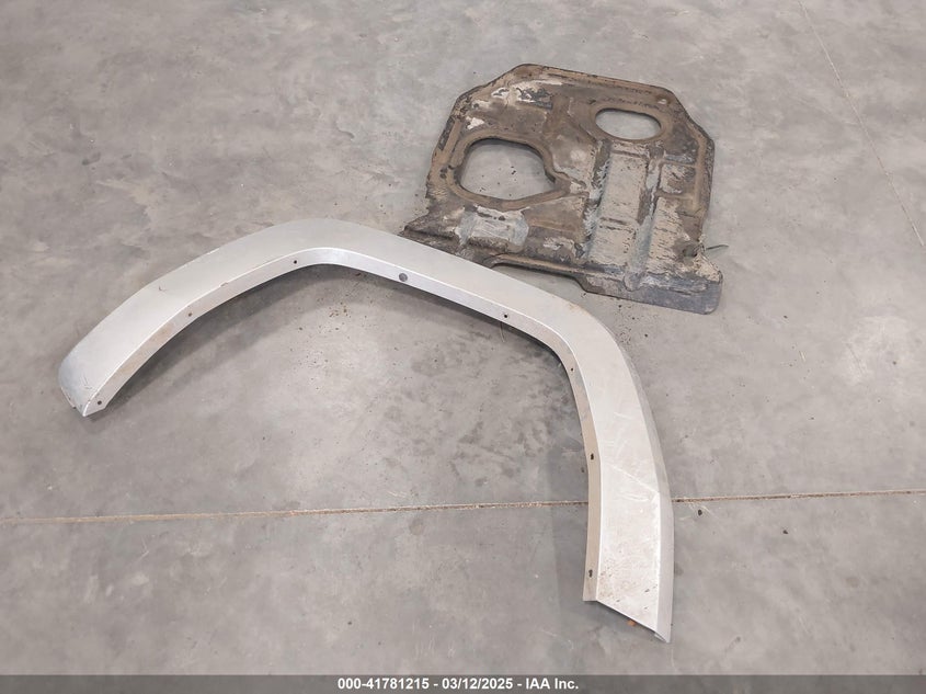 2006 Jeep Commander VIN: 1J8HG48K06C225823 Lot: 41781215