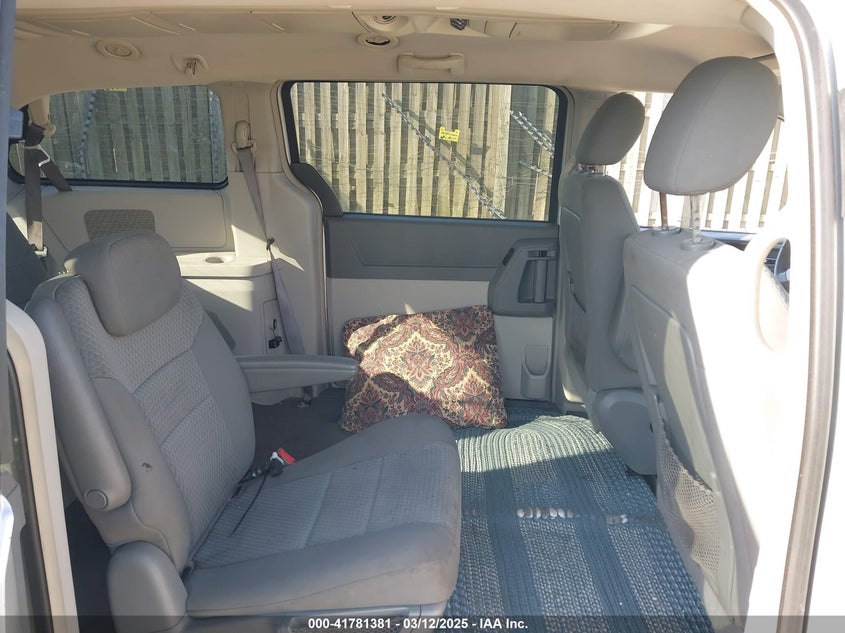 2009 CHRYSLER TOWN & COUNTRY VIN: 2A8HR54139R674101