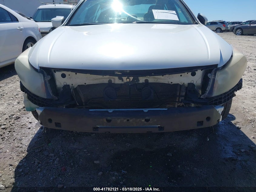 2011 HONDA ACCORD VIN: 1HGCP3F82BA005724