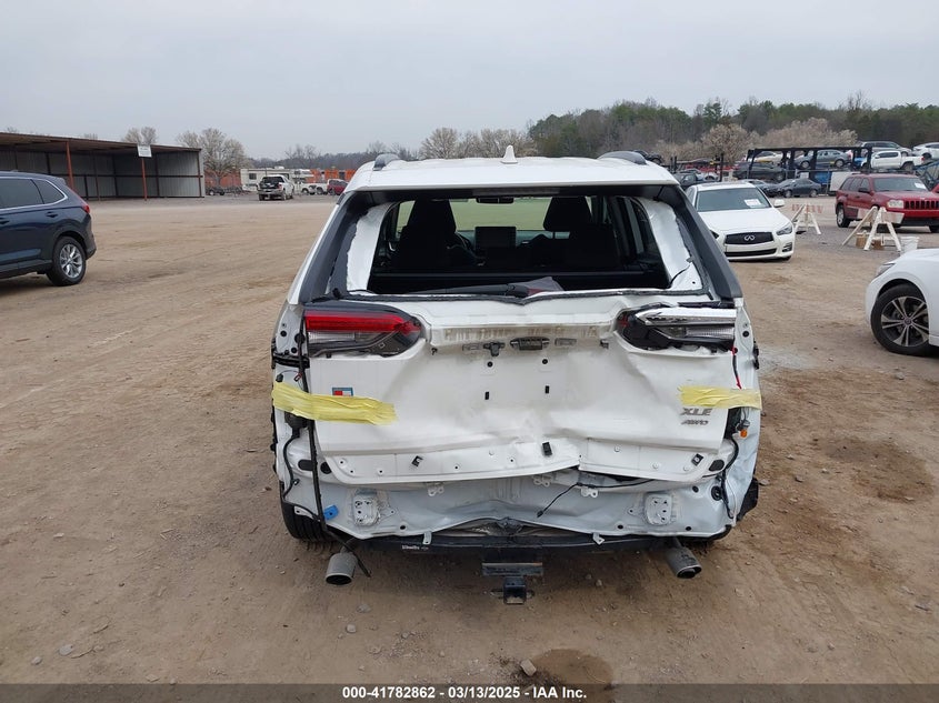 2022 TOYOTA RAV4 XLE - JTMP1RFV3ND090117