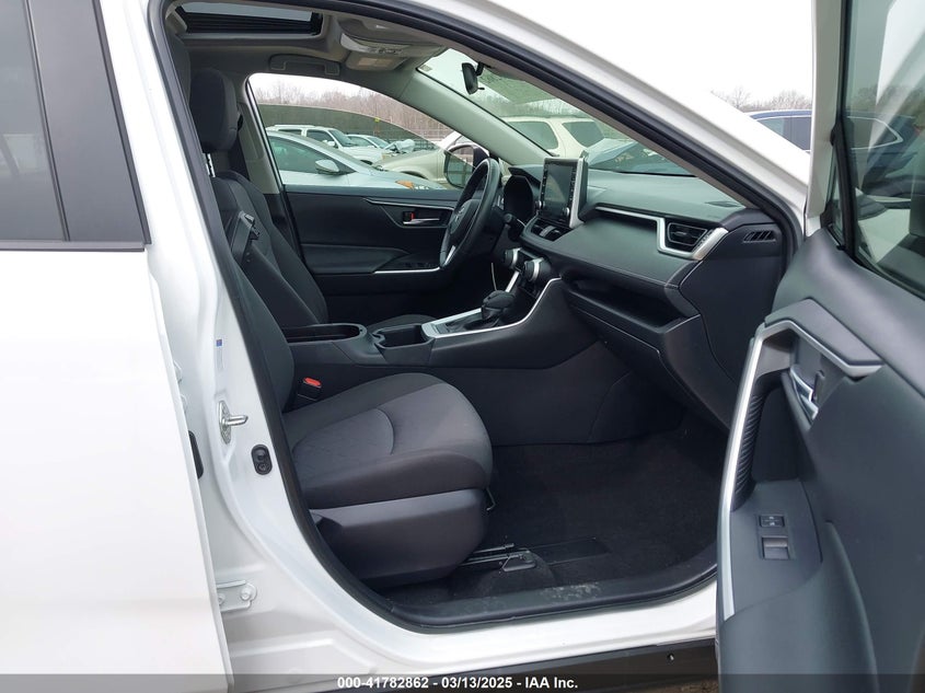 2022 TOYOTA RAV4 XLE - JTMP1RFV3ND090117