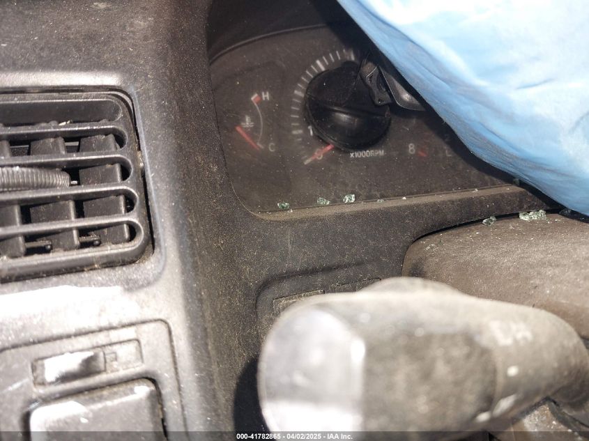 2000 Toyota Sienna Le VIN: 4T3ZF13C5YU248821 Lot: 41782865