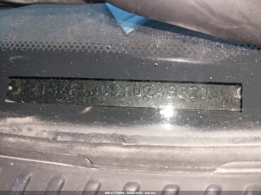 2000 Toyota Sienna Le VIN: 4T3ZF13C5YU248821 Lot: 41782865