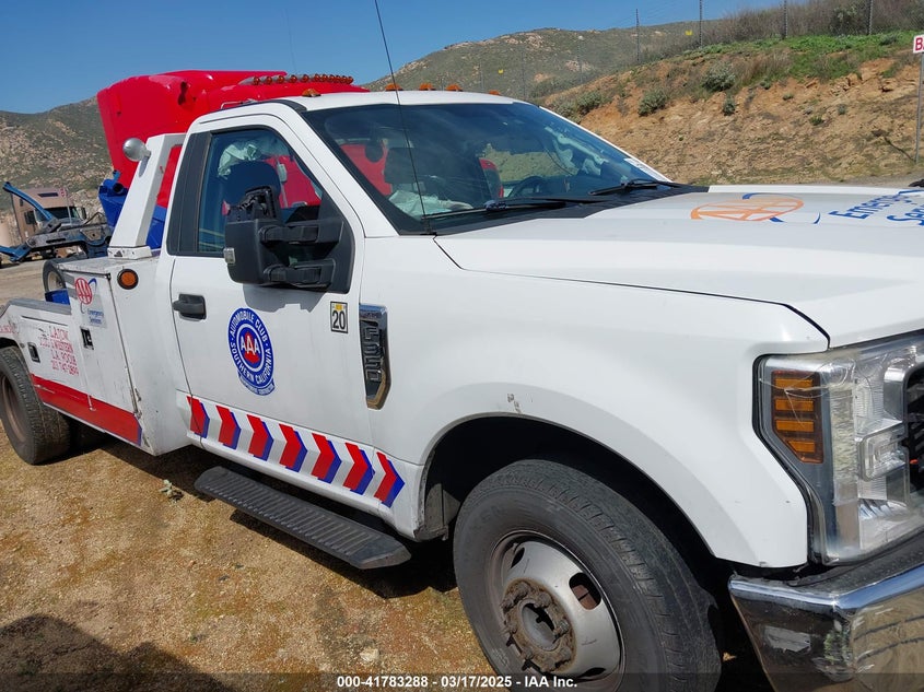 2019 Ford F-350 Chassis Xl VIN: 1FDRF3G61KED55147 Lot: 41783288