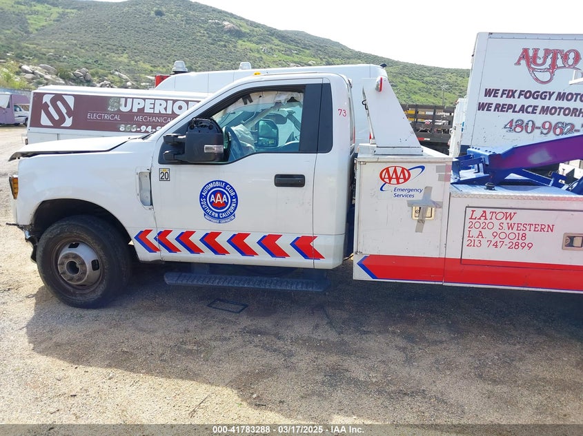 2019 Ford F-350 Chassis Xl VIN: 1FDRF3G61KED55147 Lot: 41783288