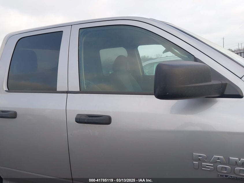 2019 RAM 1500 CLASSIC VIN: 1C6RR6FG1KS674435