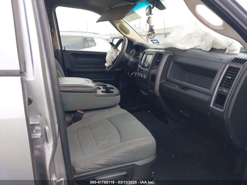 2019 RAM 1500 CLASSIC VIN: 1C6RR6FG1KS674435