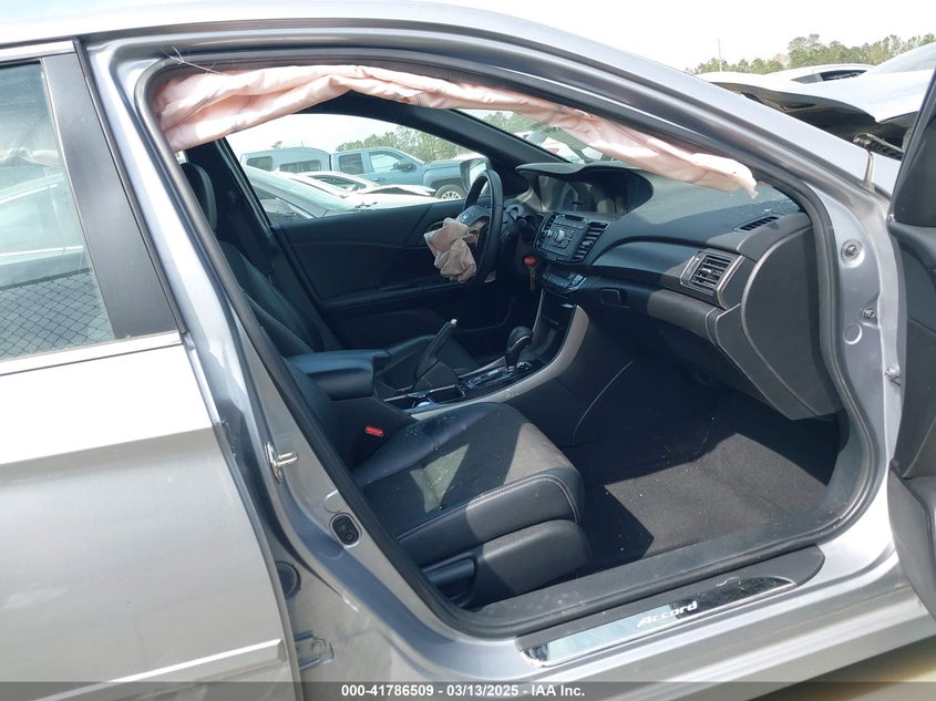 2017 HONDA ACCORD VIN: 1HGCR2F53HA013608